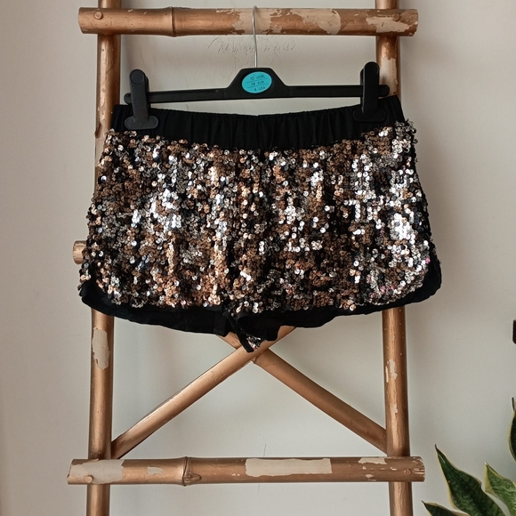 🍓 Forever 21 Sequin Dolphin Shorts New - Picture 4 of 17